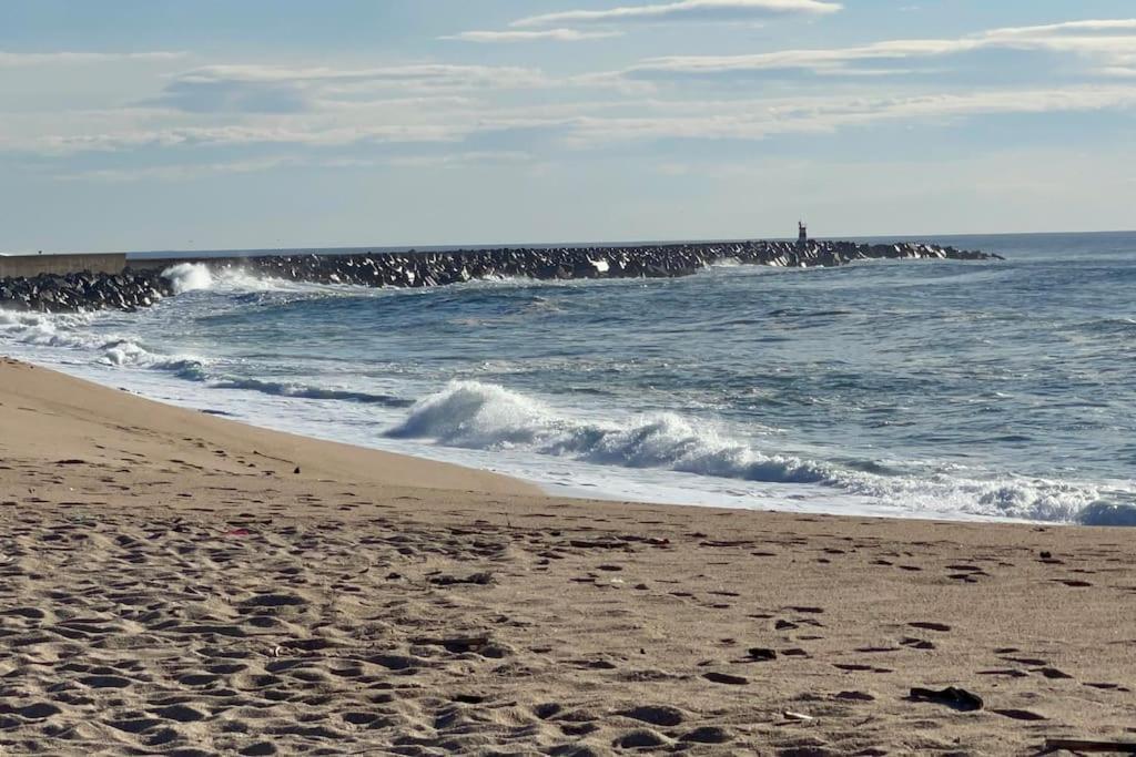 Proche De La Plage Et Du Metro, 1 Place De Garage Póvoa de Varzim Esterno foto